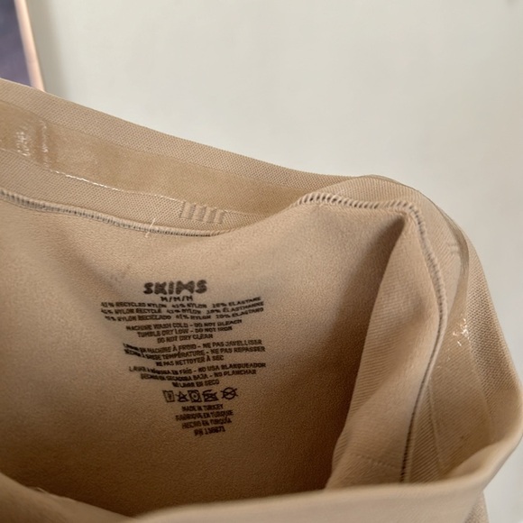 Skims Seamless Sculpt‎ Mid Thigh Short Size M - Picture 5 of 5